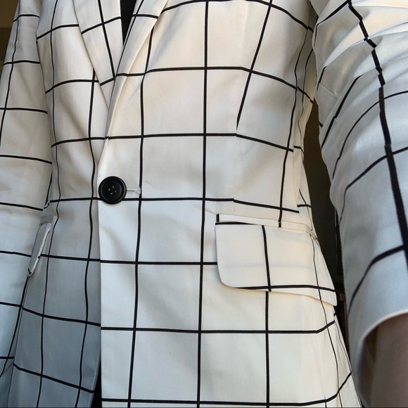 White blazer with black square lines - Picture 4 of 10